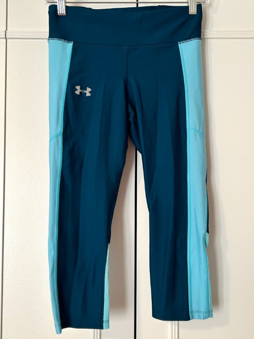 Under Armour Women's Blue and Teal Crop Capris Legging Size M
